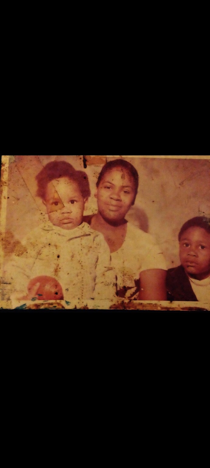 Ernestine Washington with her sons Jamel and Clyde